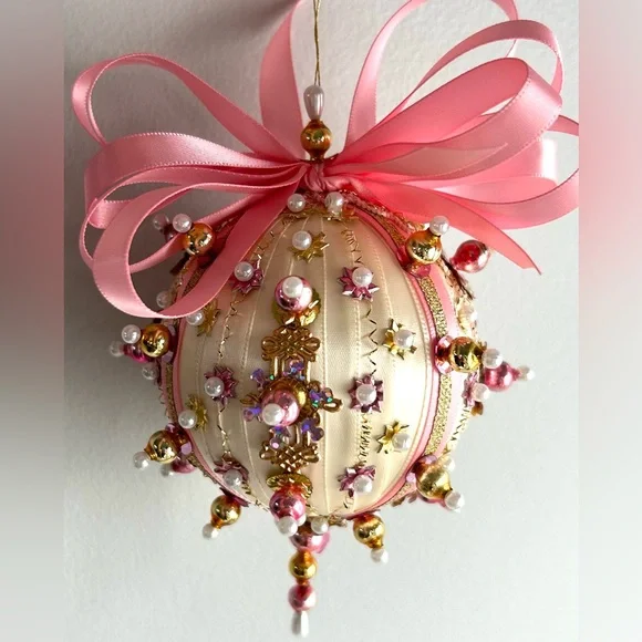 Vintage repurposed holiday Christmas ornament - Picture 2 of 7